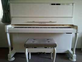 白いピアノ